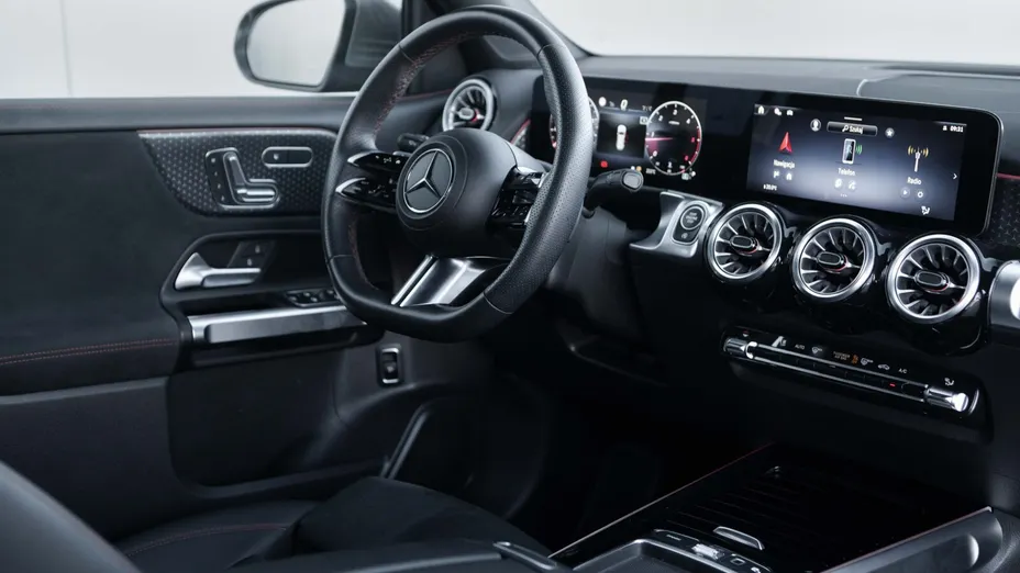 MERCEDES-BENZ GLB GLB 200 d 4-Matic AMG Line 8G-DCT