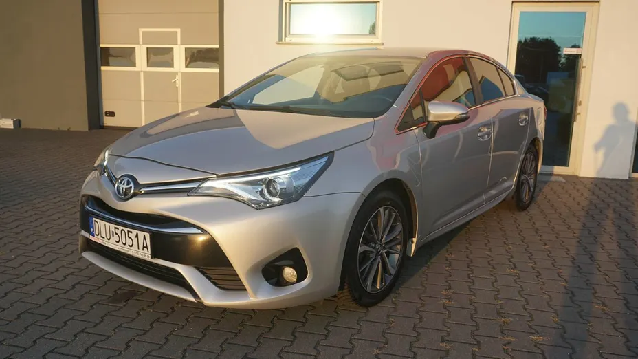 TOYOTA Avensis -