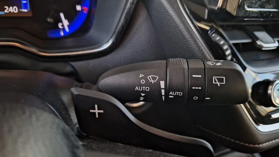 TOYOTA Corolla Corolla 2.0 Hybrid Comfort