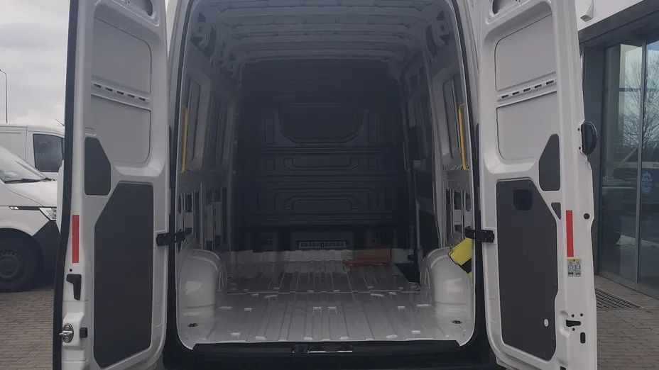 VOLKSWAGEN Crafter Crafter 30 BiTDI (11,3m3) Aut.