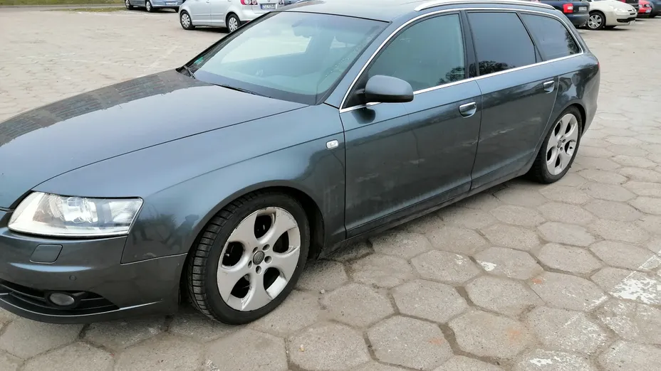 AUDI A6 -