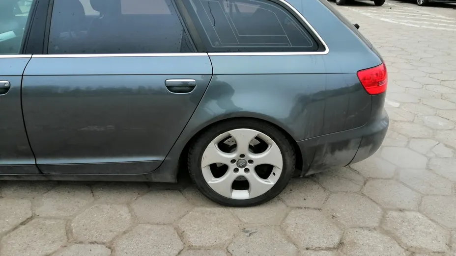 AUDI A6 -