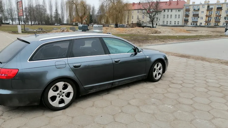 AUDI A6 -