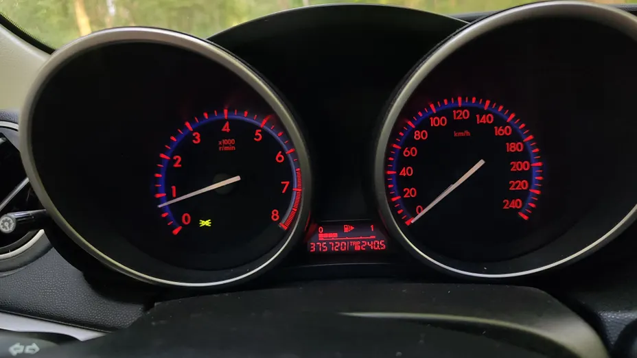 MAZDA 3 3 2.0 Exclusive +