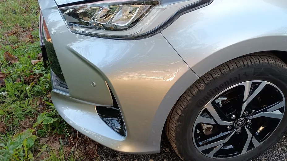 TOYOTA Yaris -