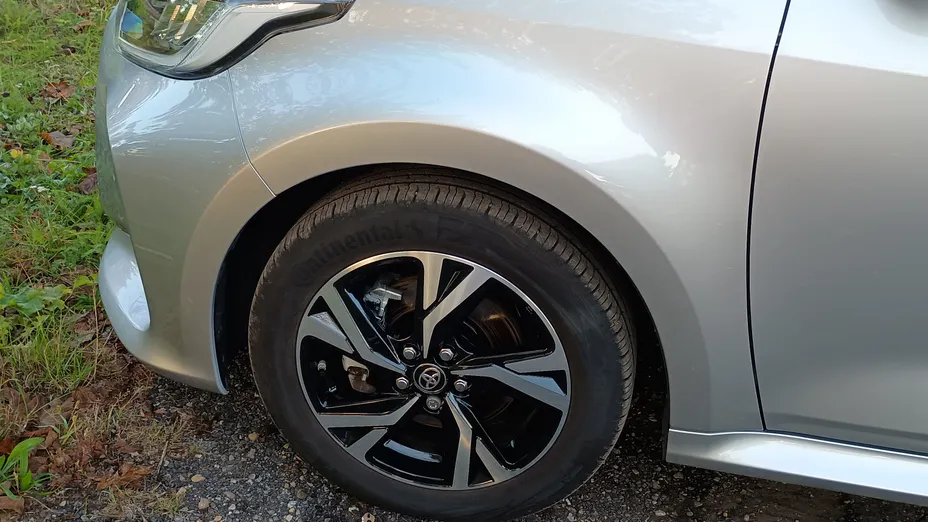 TOYOTA Yaris -