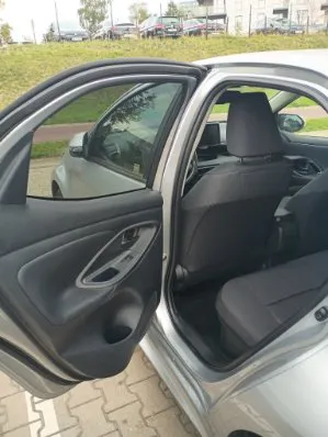 TOYOTA Yaris -