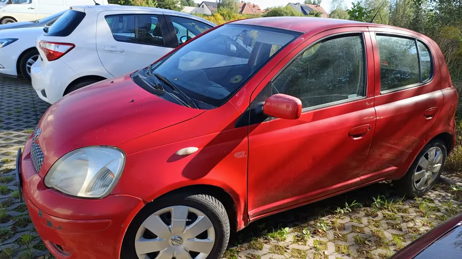 TOYOTA Yaris -