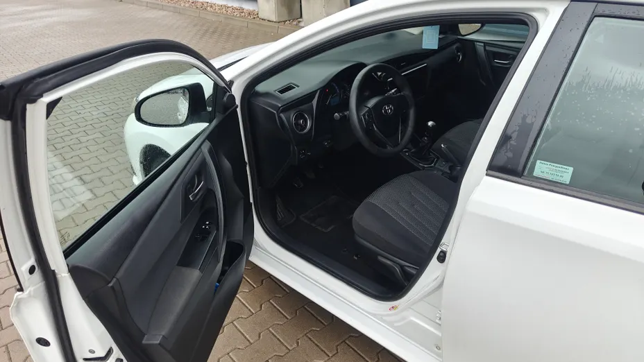 TOYOTA Auris Auris 1.6 Active