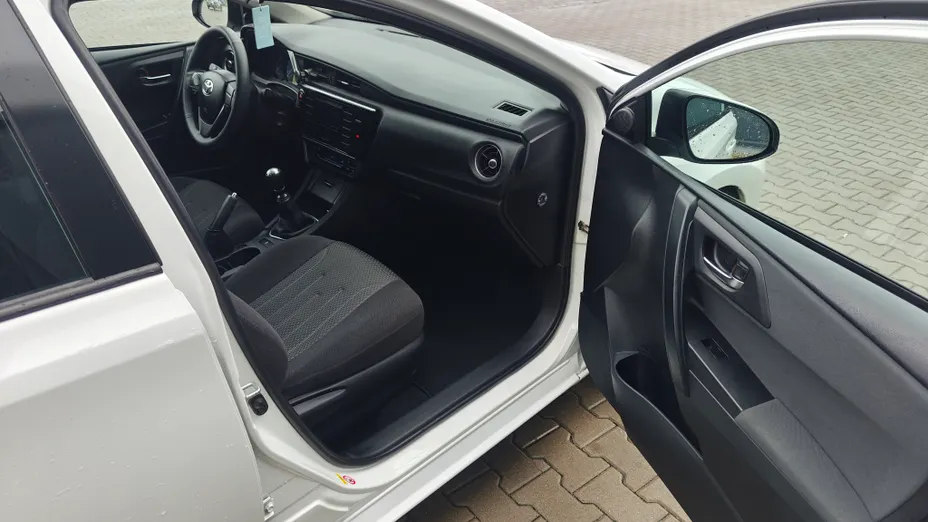 TOYOTA Auris Auris 1.6 Active