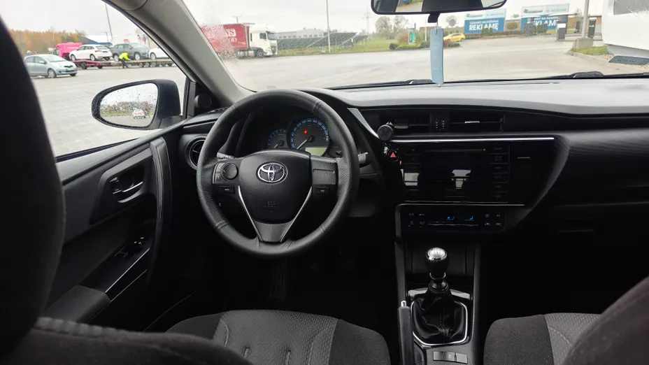 TOYOTA Auris Auris 1.6 Active