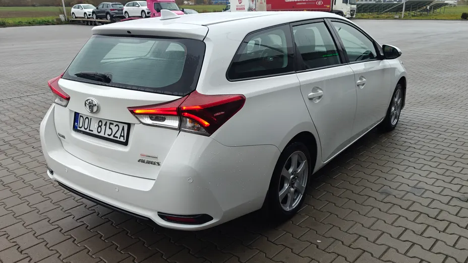 TOYOTA Auris Auris 1.6 Active