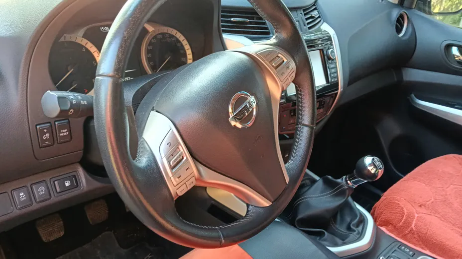 NISSAN Navara -