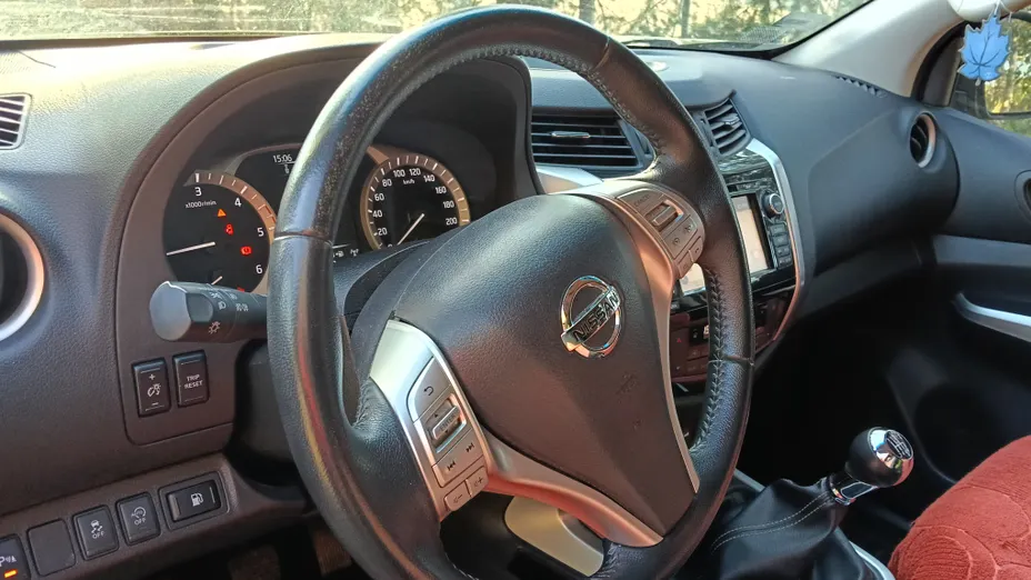 NISSAN Navara -