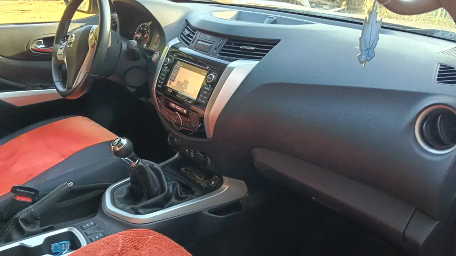 NISSAN Navara -