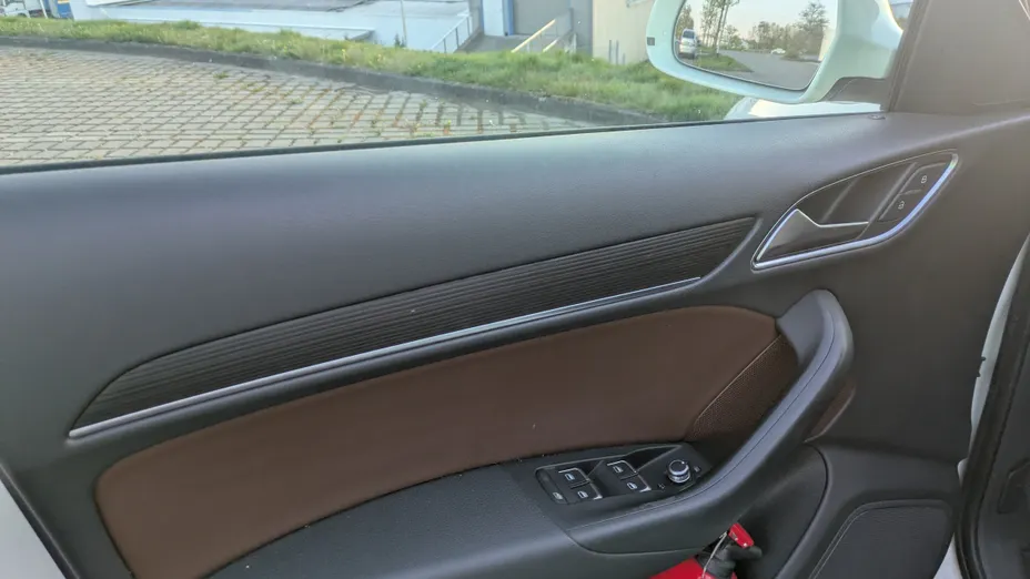 AUDI Q3 -