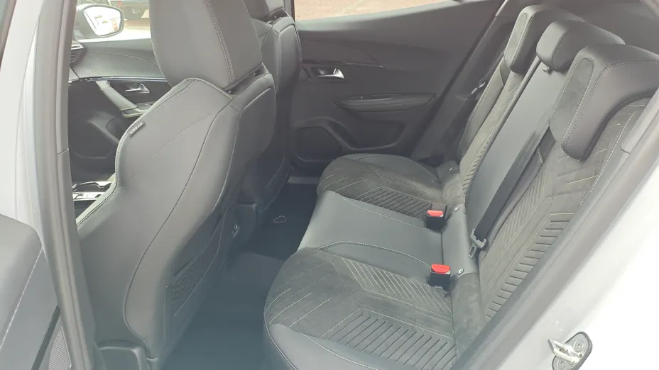 PEUGEOT 2008 2008 PureTech mHEV GT Exclusive e-DCS6 Nowy