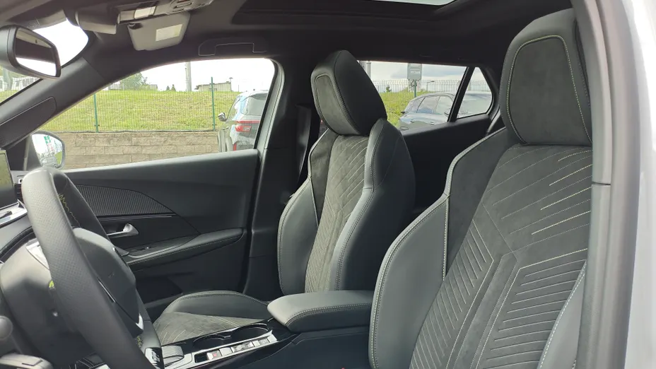 PEUGEOT 2008 2008 PureTech mHEV GT Exclusive e-DCS6 Nowy