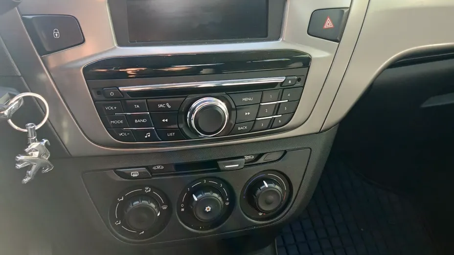 PEUGEOT 301 -