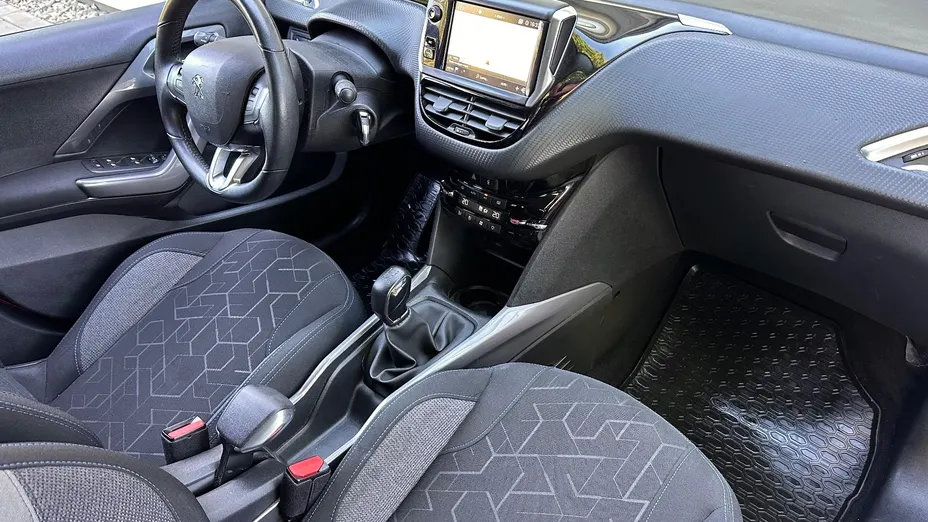 PEUGEOT 2008 2008 1.2 Pure Tech Active