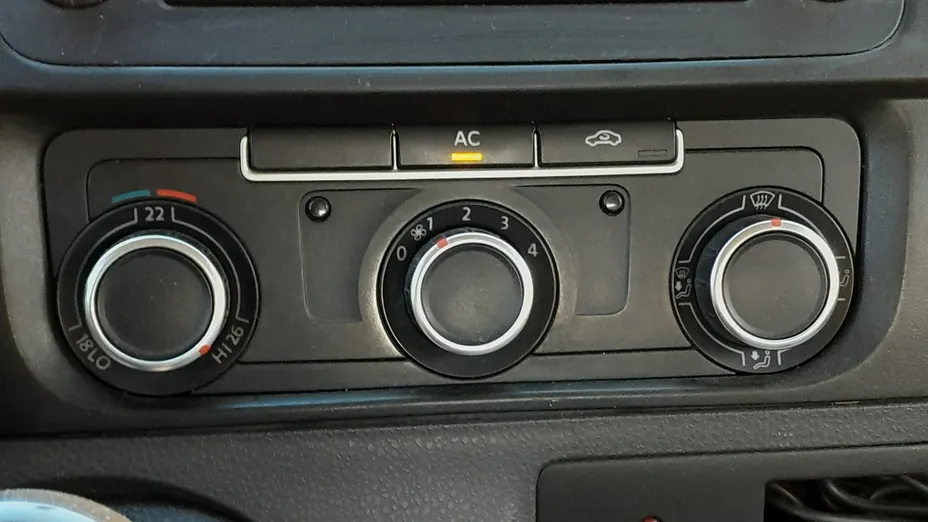 VOLKSWAGEN Transporter -