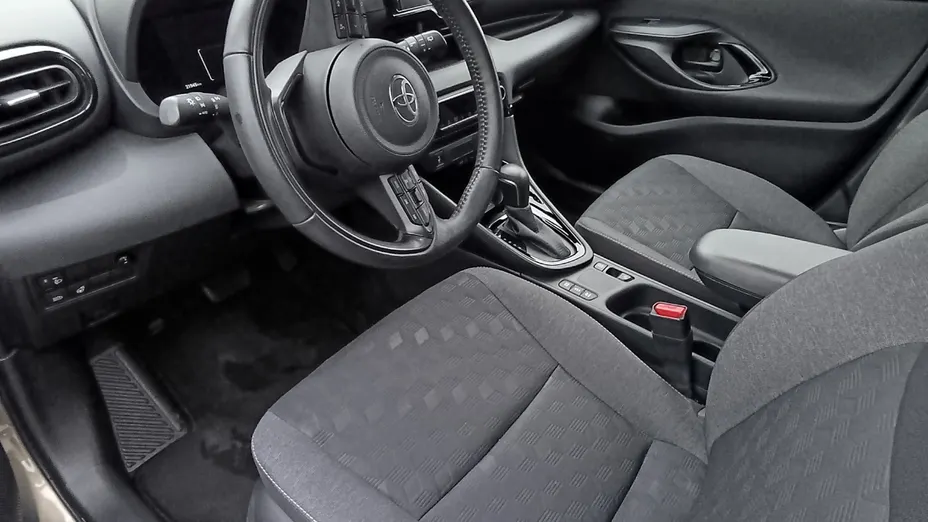 TOYOTA Yaris -