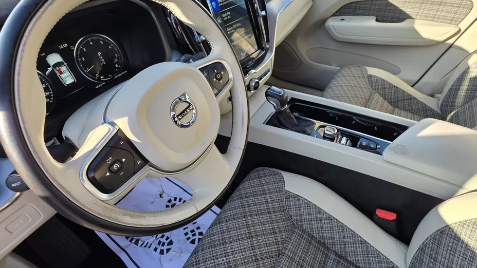 VOLVO XC60 XC60 T5 Momentum Pro aut