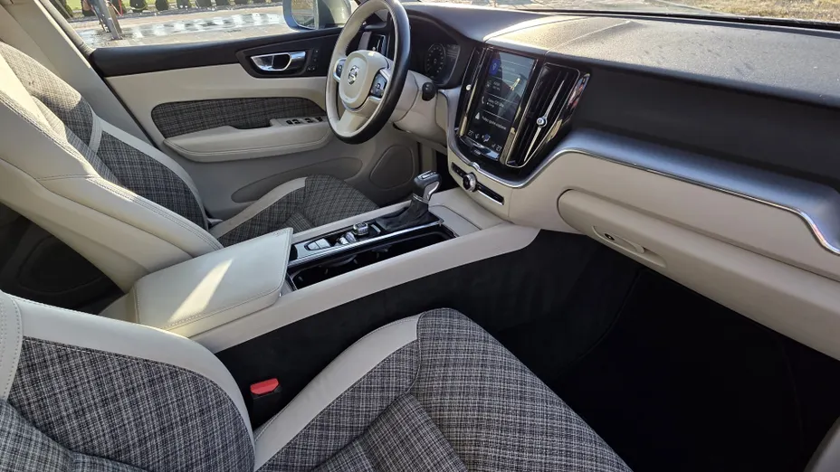 VOLVO XC60 XC60 T5 Momentum Pro aut