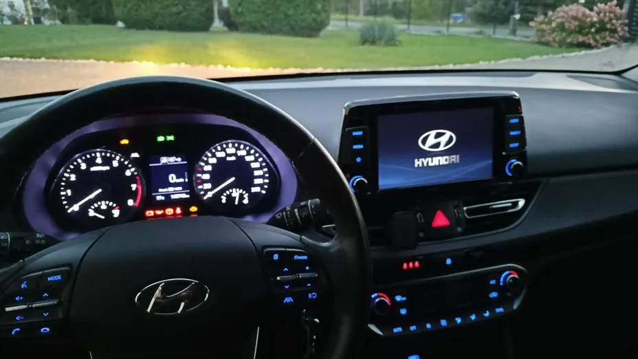 HYUNDAI i30 -