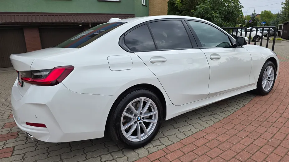 BMW Seria 3 318i Advantage aut