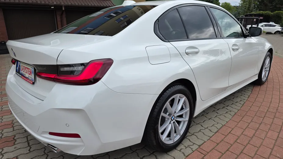 BMW Seria 3 318i Advantage aut