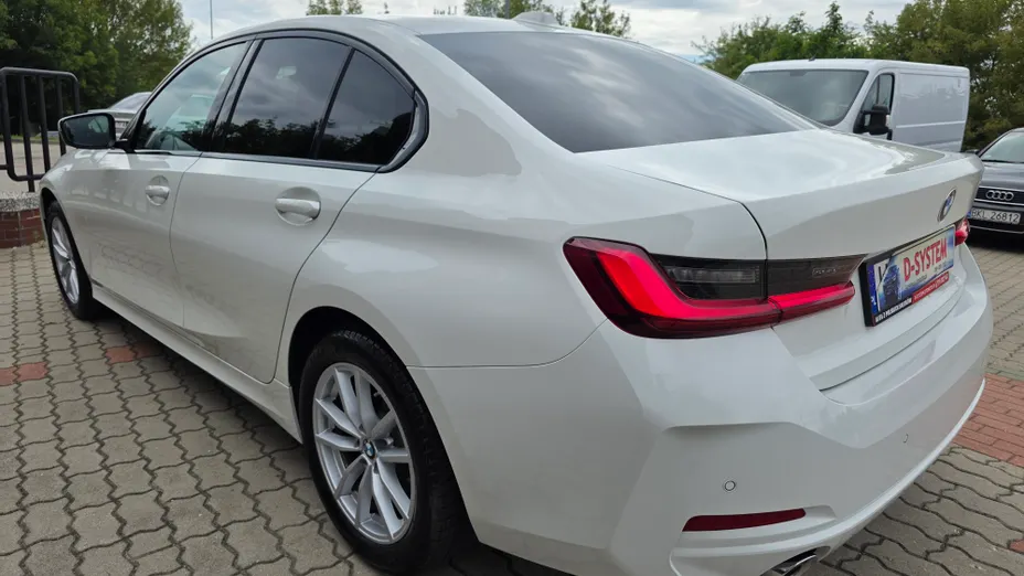 BMW Seria 3 318i Advantage aut