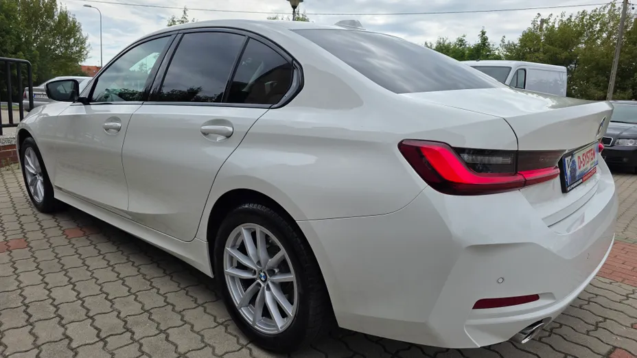 BMW Seria 3 318i Advantage aut