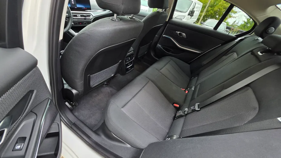 BMW Seria 3 318i Advantage aut