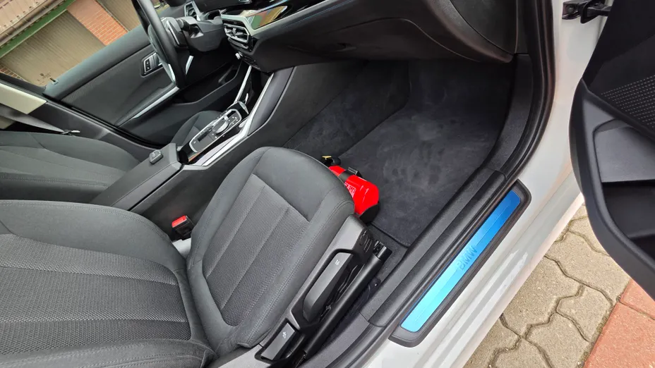 BMW Seria 3 318i Advantage aut