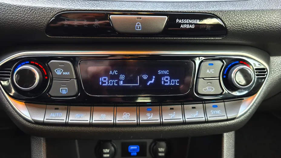 HYUNDAI i30 i30 1.5 T-GDI 48V Smart