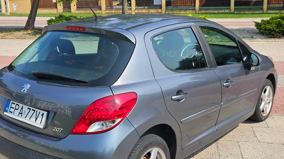 PEUGEOT 207 -