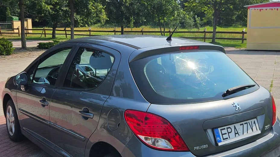 PEUGEOT 207 -
