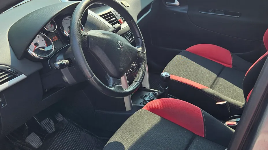 PEUGEOT 207 -