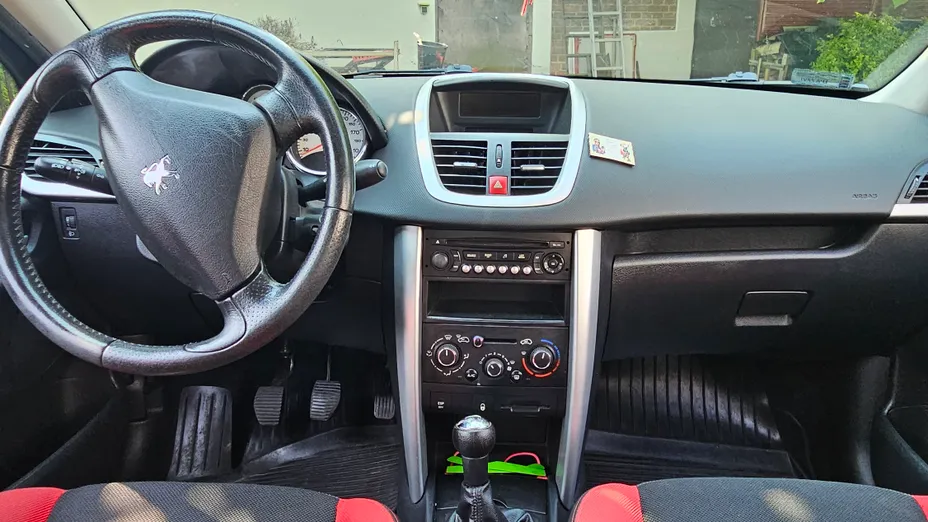 PEUGEOT 207 -