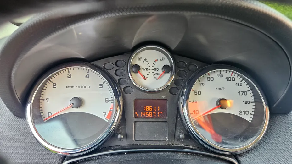 PEUGEOT 207 -
