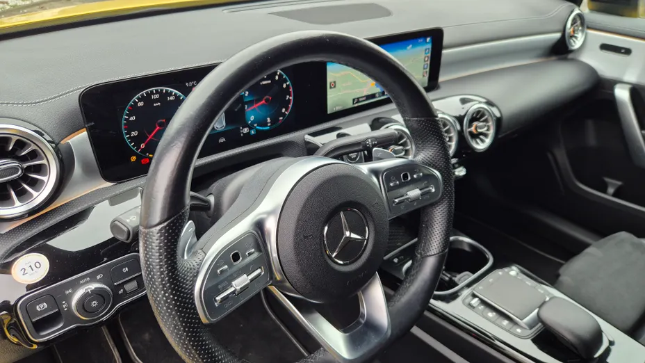 MERCEDES-BENZ A Klasa A 180 7G-DCT AMG Line