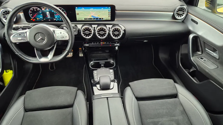 MERCEDES-BENZ A Klasa A 180 7G-DCT AMG Line