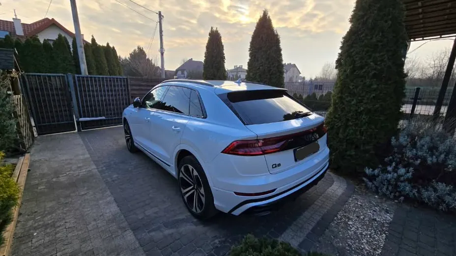 AUDI Q8 -