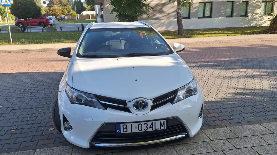 TOYOTA Auris -