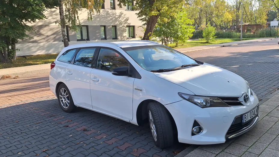 TOYOTA Auris -