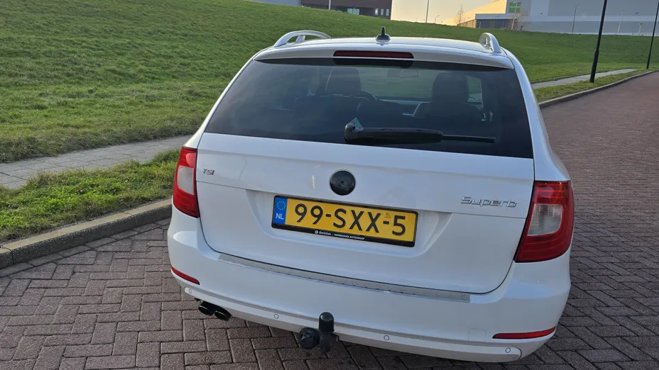 SKODA Superb -