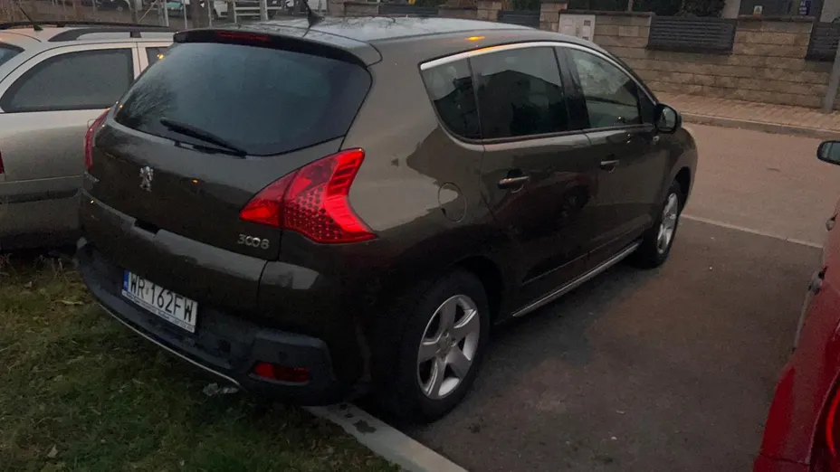 PEUGEOT 3008 3008 1.6 Premium+
