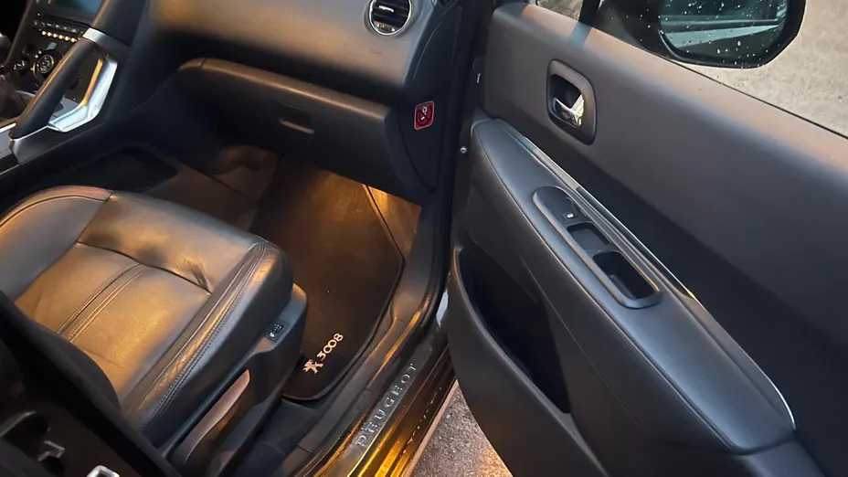 PEUGEOT 3008 3008 1.6 Premium+