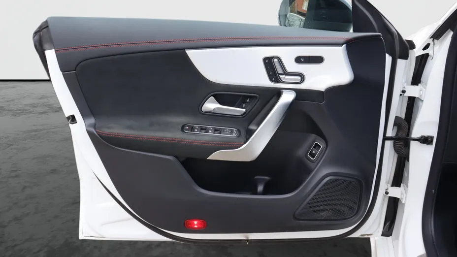 MERCEDES-BENZ CLA CLA 200 AMG Line 7G-DCT